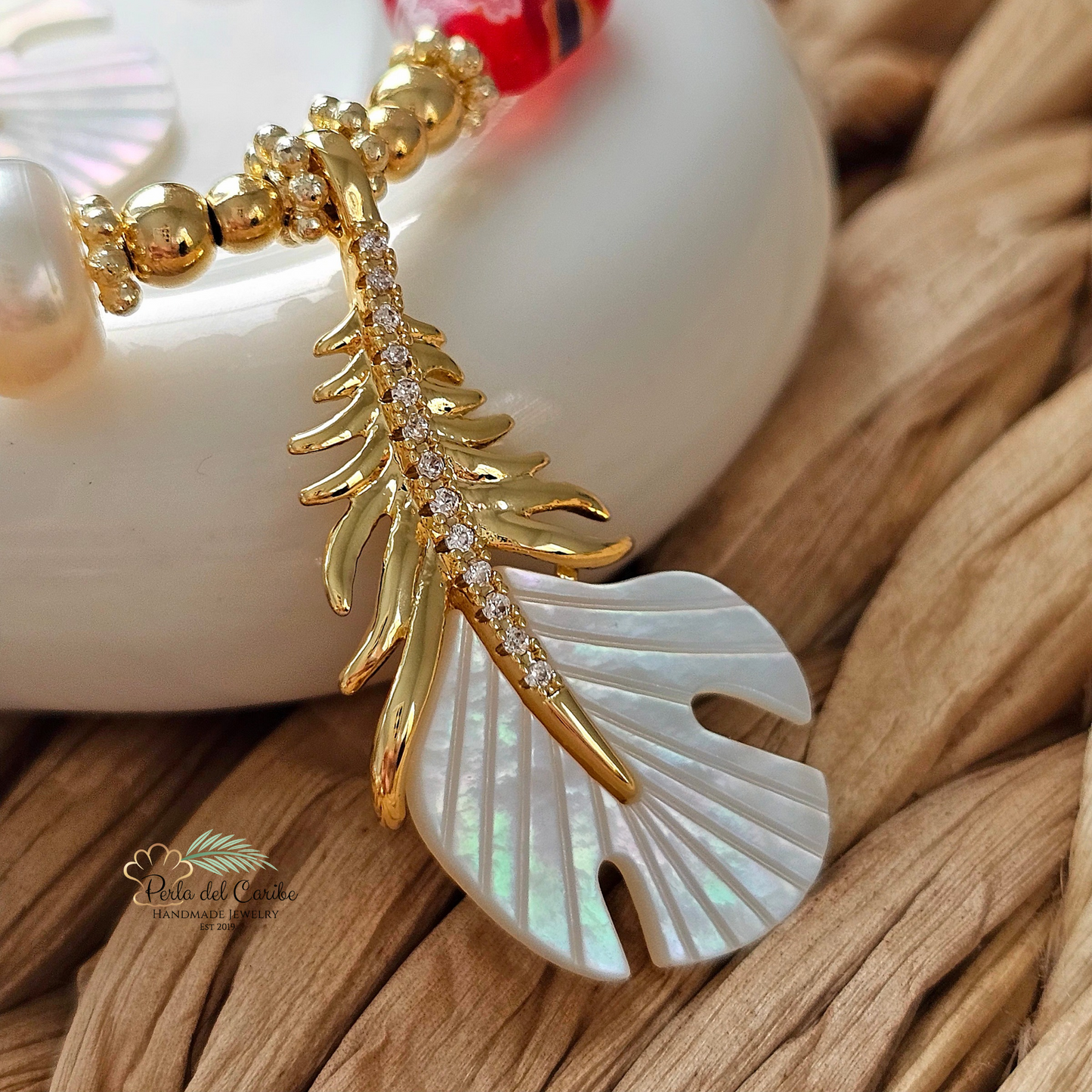 Madre Perla Feather Necklace