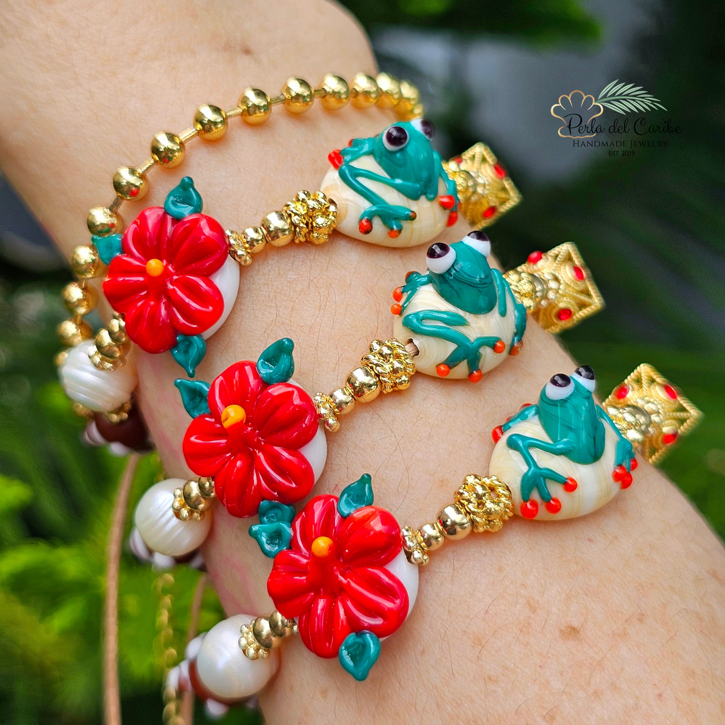 Sapo Concho & Hibiscus Bracelet
