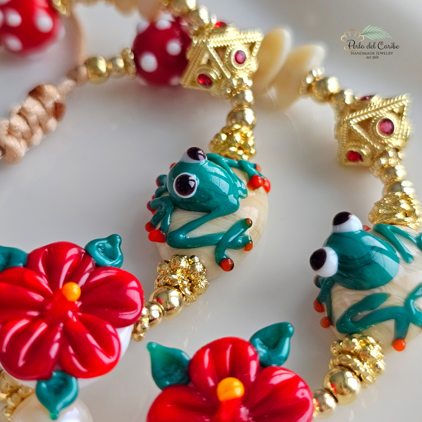 Sapo Concho & Hibiscus Bracelet
