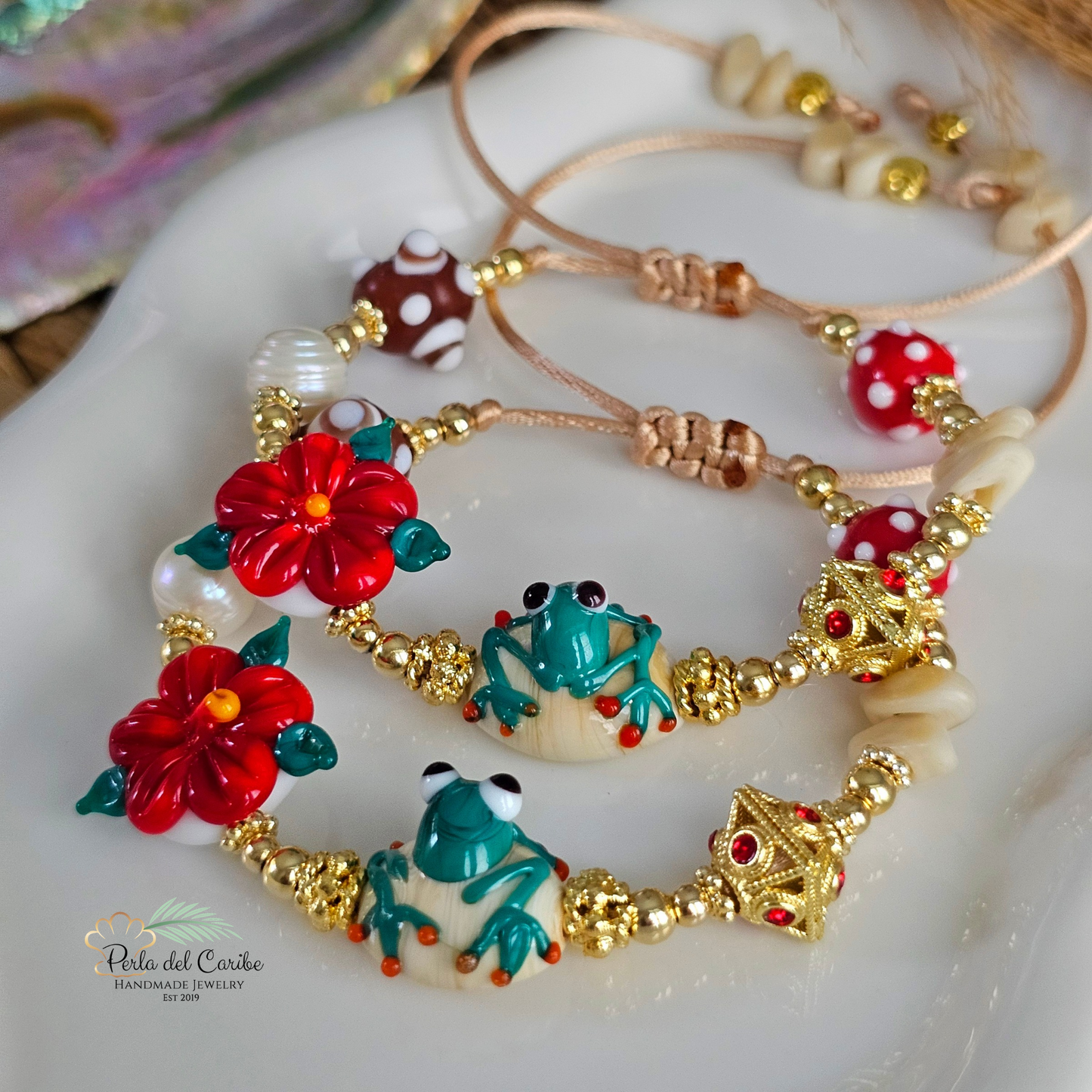 Sapo Concho & Hibiscus Bracelet