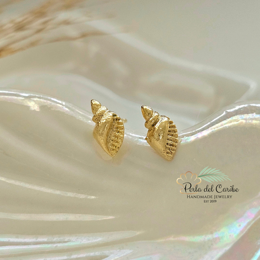 Sea Shell Tiny Studs