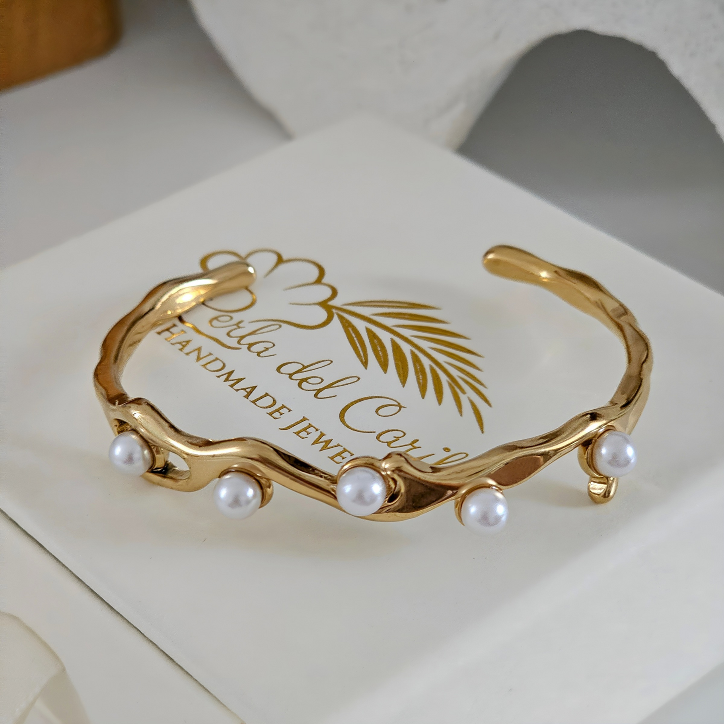 Flower / Pearl Bangle