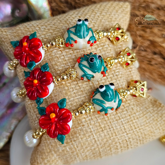 Sapo Concho & Hibiscus Bracelet