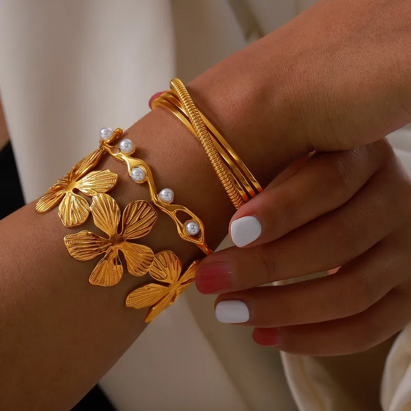 Flower / Pearl Bangle